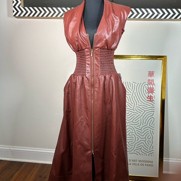 Elegant Brown Dress - Picture 4 of 5